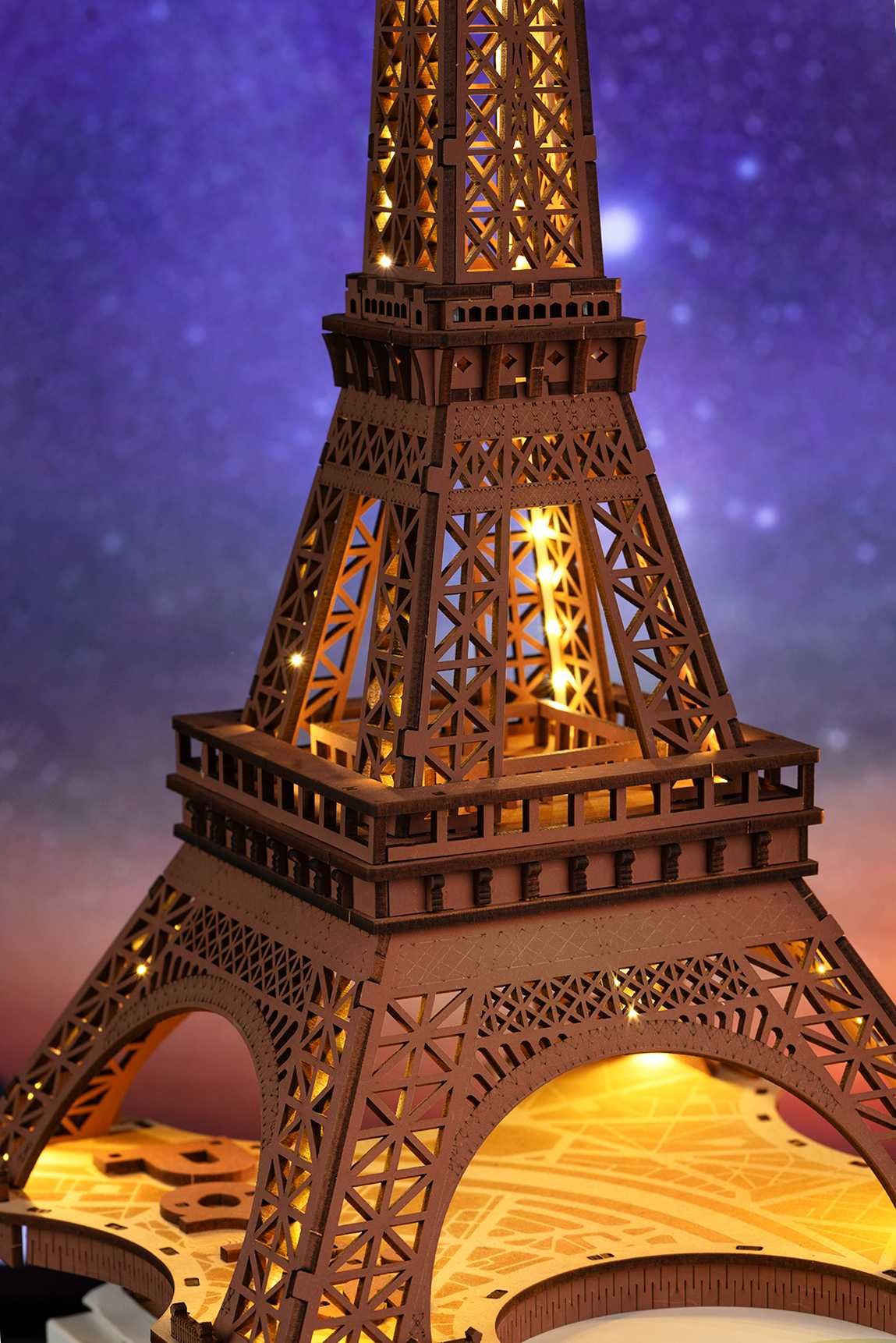 Turnul Eiffel , din placaj de lemn, cu lumini LED , vopsit