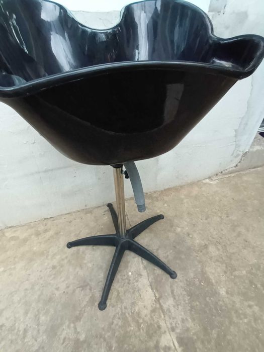 Scafă coafor,200 lei.