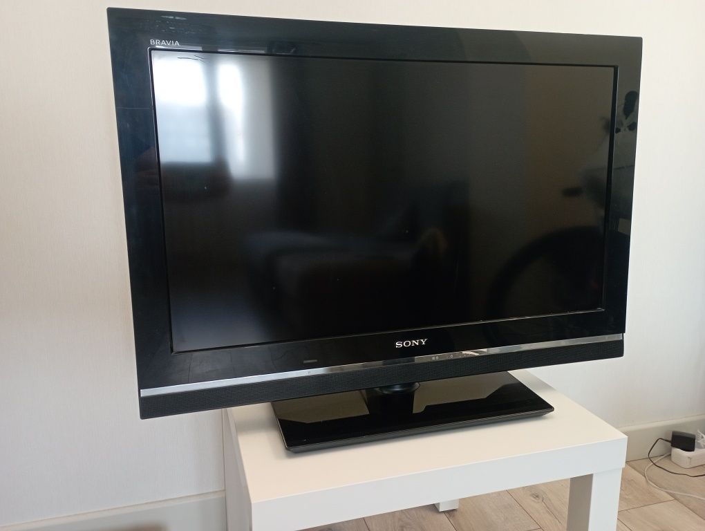 Продам телевизор Sony Bravia. Диагональ 80 см.