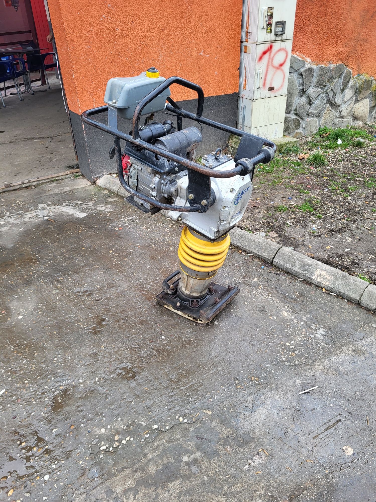 Betoniera de anchiriat compactor