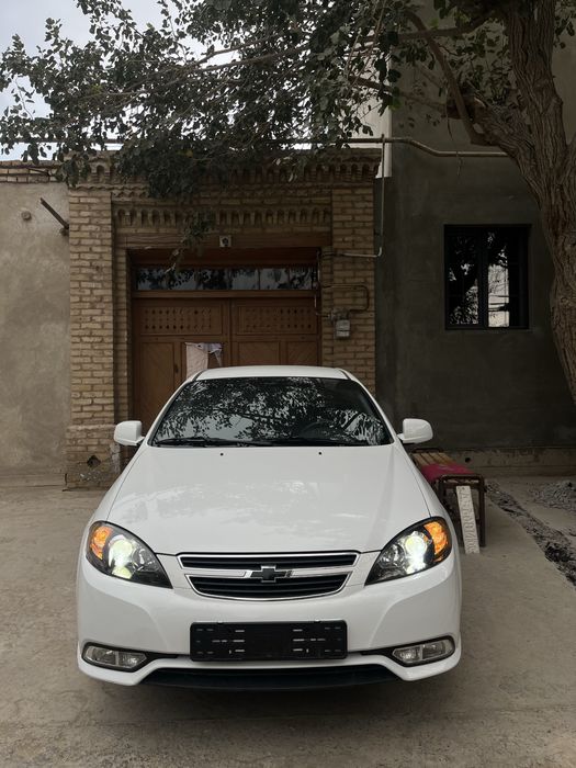 Oq gentra  tuning qilingan led bor