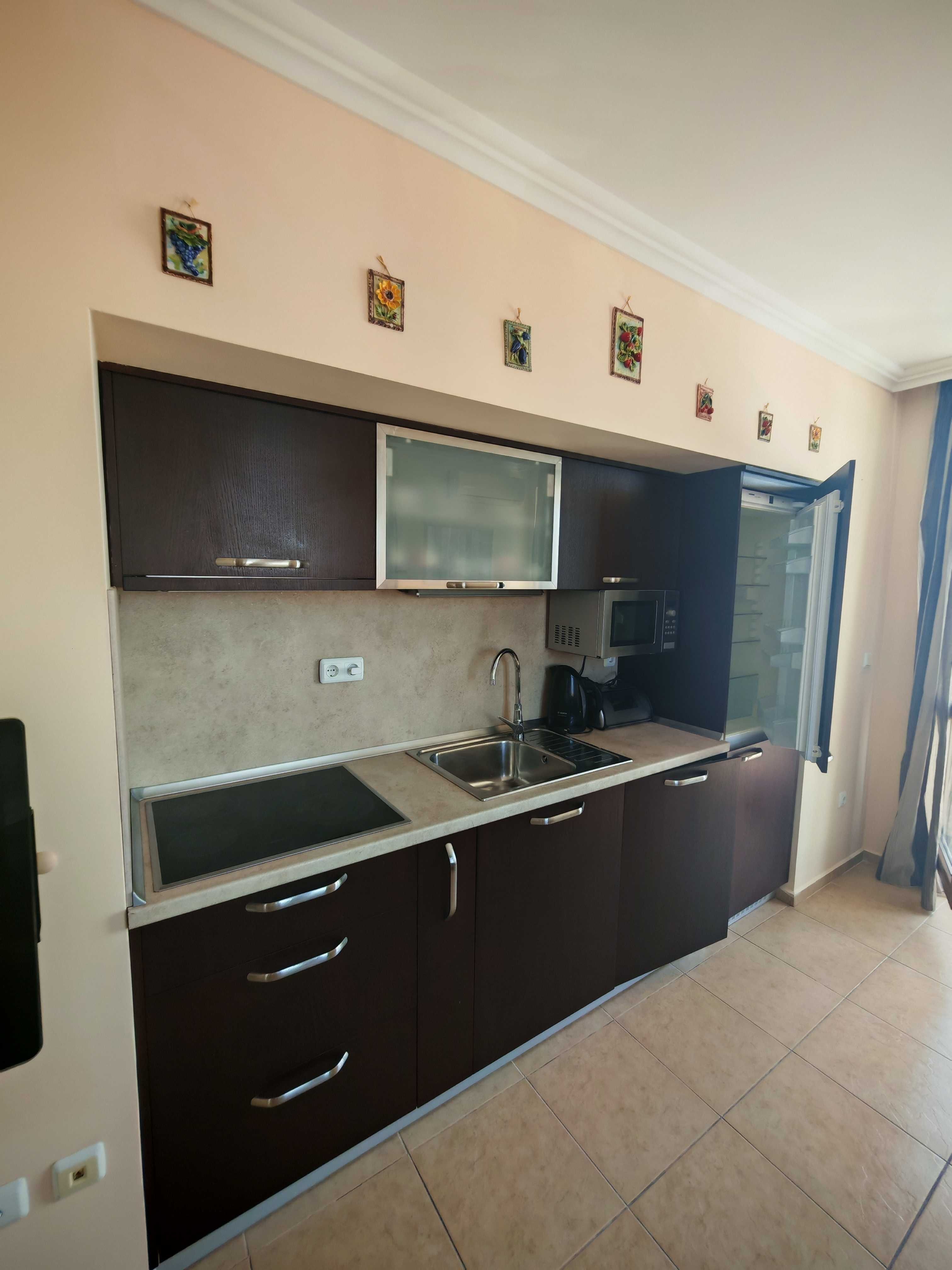 Панорамен вид море и планина, топ локация, 2 спални, 2 бани.