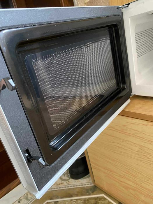 Cuptor cu microunde MYRIA