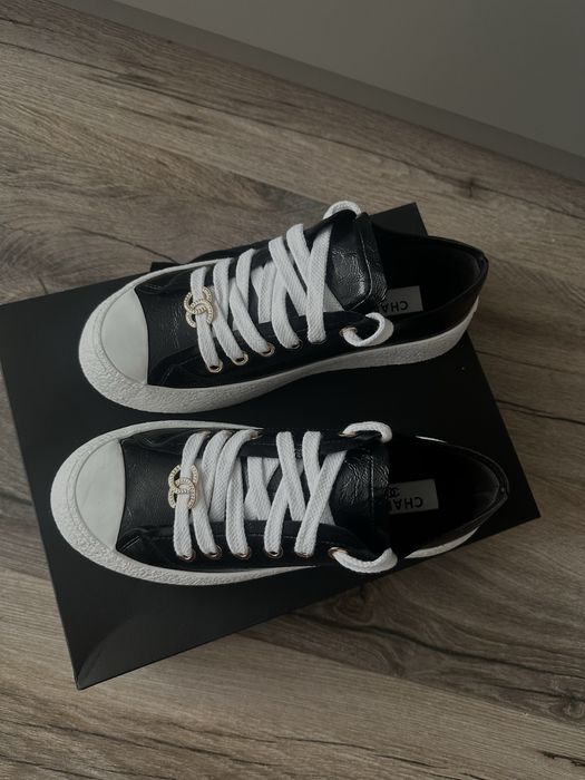 Обувки Chanel black swan