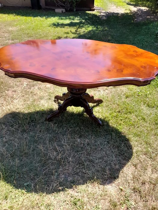 Vând masa din lemn masiv