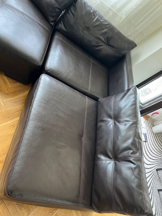 Кафяв, кожен диван