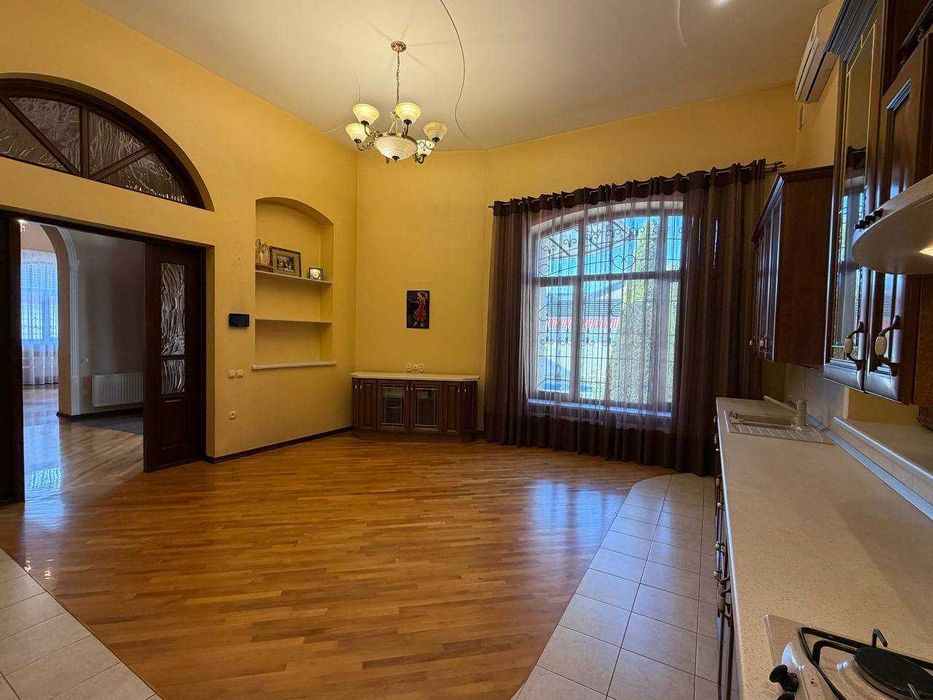 ПРОДАЕТСЯ ДОМ на центр Луначарского Соток: 7.7 800кв