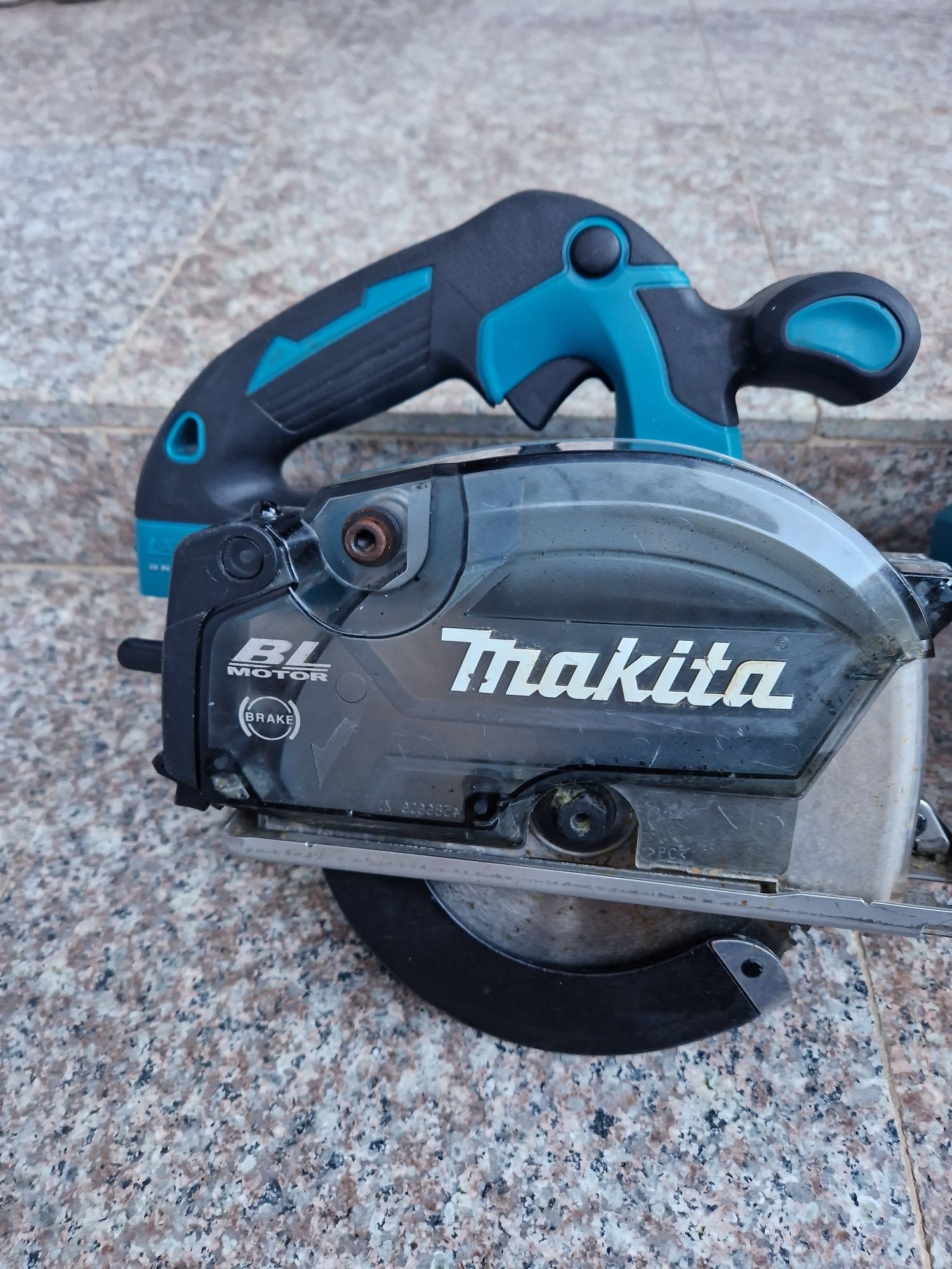 Makita circular pentru metal