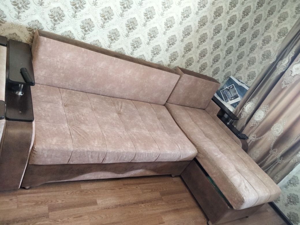 Продаю угловой диван