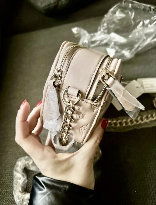 GUESS Чанта guess в розово