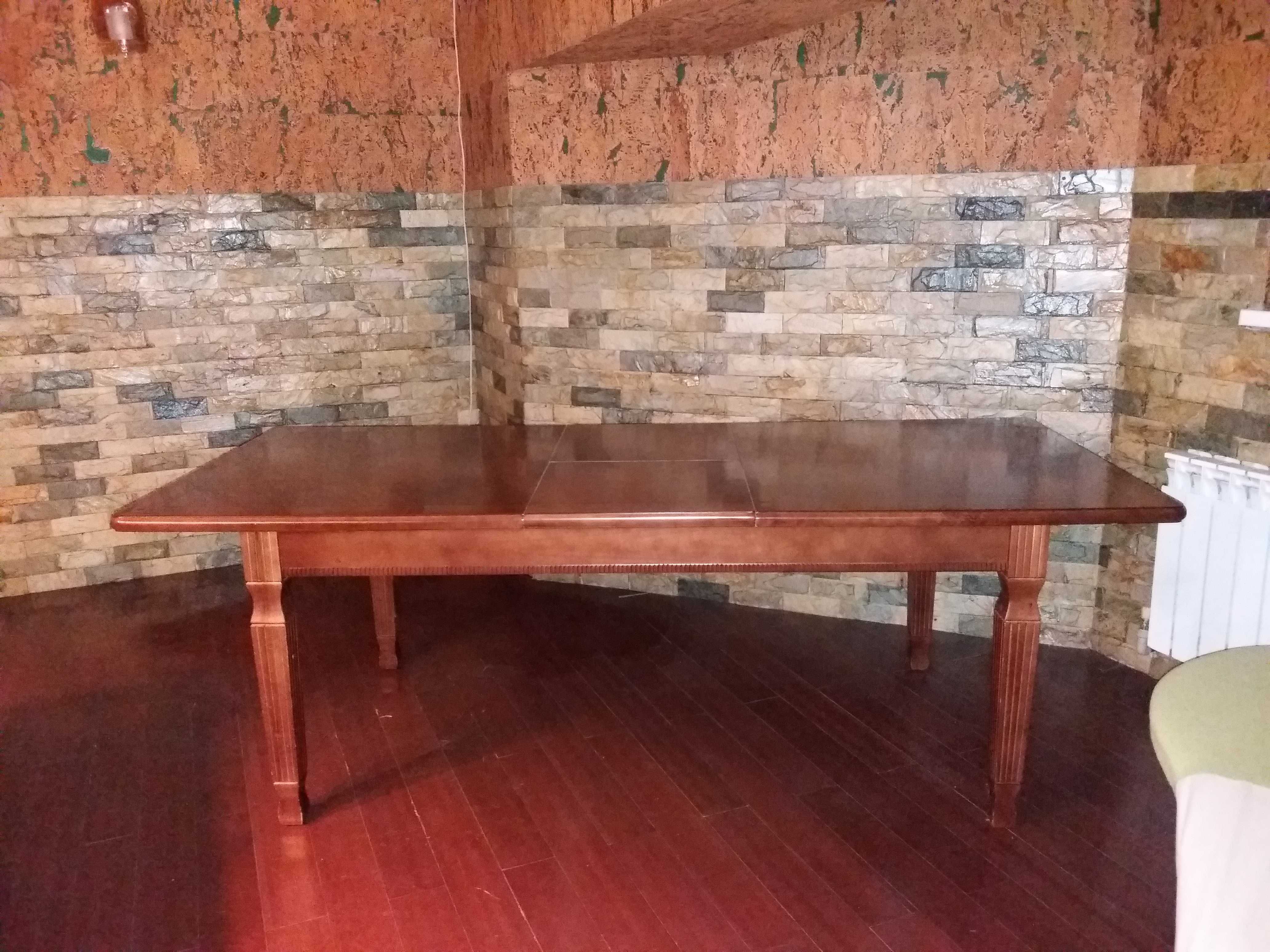 Продам стол гостевой, раздвижной из чистого дерева.