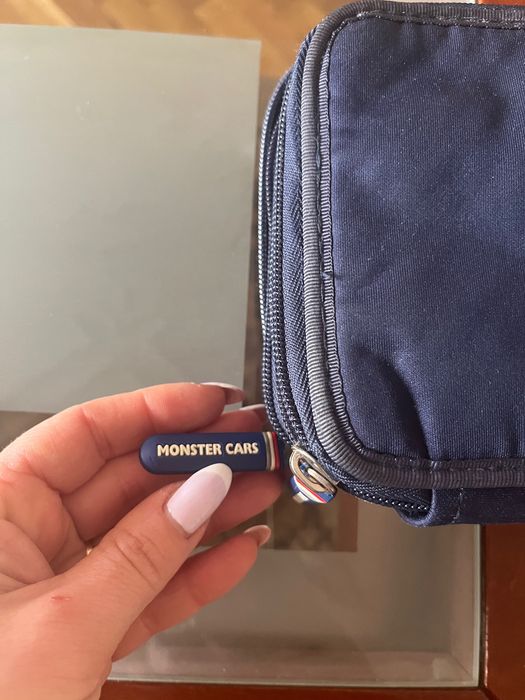 Несесер с три прегради