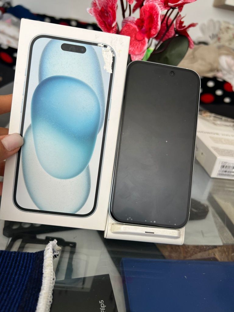 Vând schimb iPhone 15..impecabil