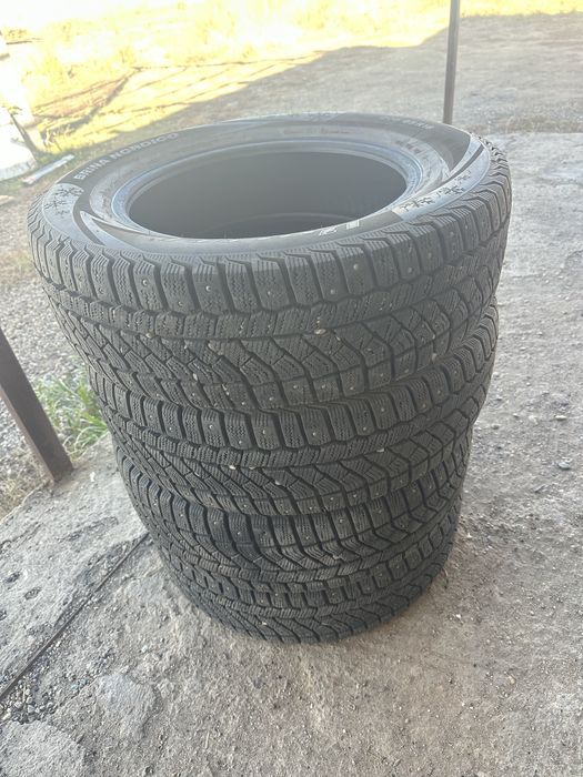 Продам комплект зимних шин на 16