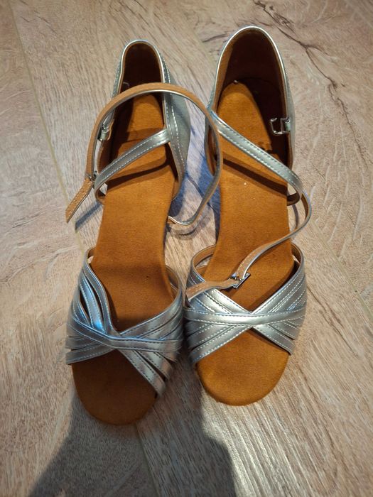 Sandale dans latino