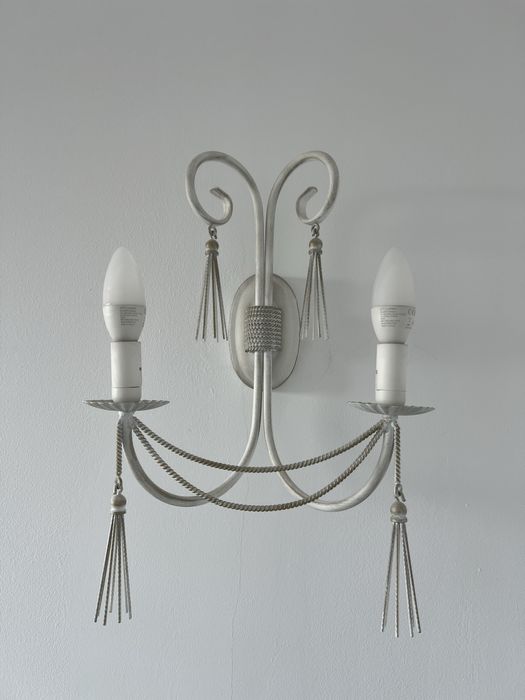 Set lustre și aplice stil clasic – 2 lustre + 3 aplice – metal alb