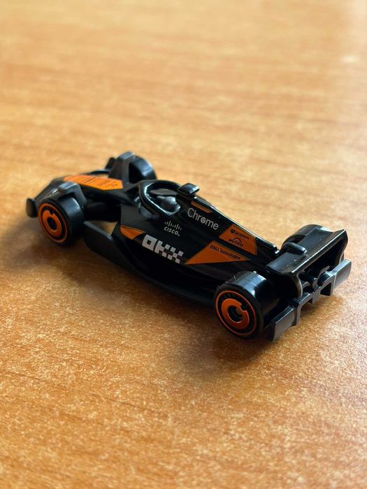 Колекционерска Формула 1 количка Mclaren от HotWheels сезон 24/25