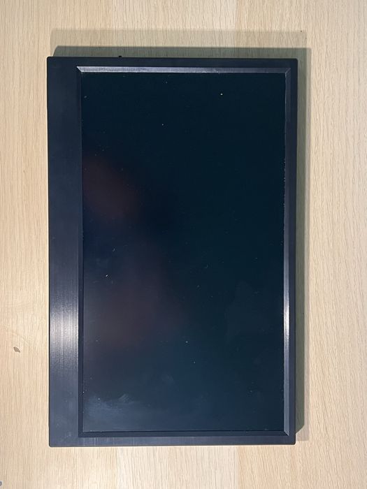 Преносим 11.9 инчов екран