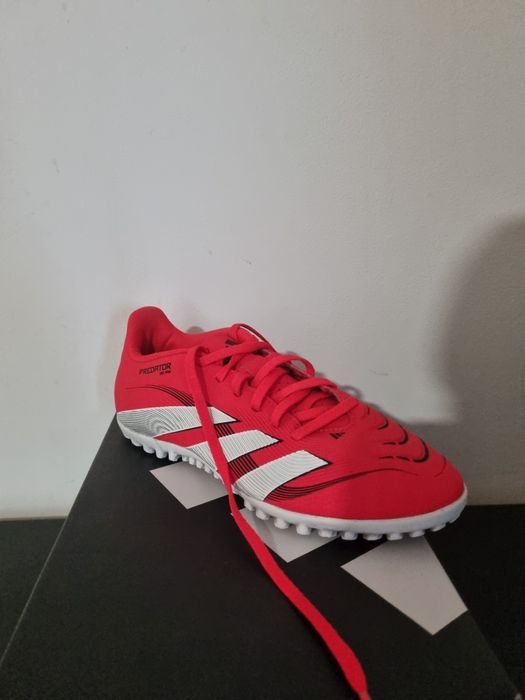 Ghete pentru fotbal Adidas predator