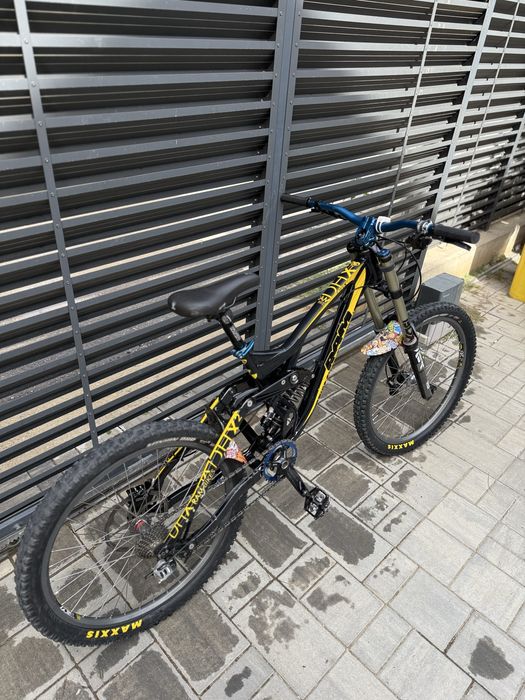 Bicicleta Downhill RAM DHX 2 + casca fullface THE carbon