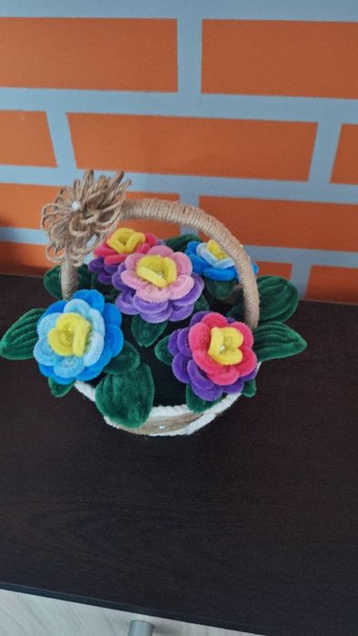 Aranjament floral din sarma plusata