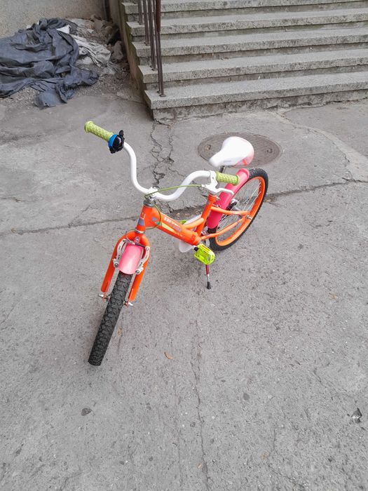 Детко колело със помощни колеленца розаво със леки следи от употреба