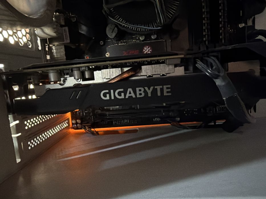 Placa Video gtx 1660 super GIGABYTE FARA CUTIE