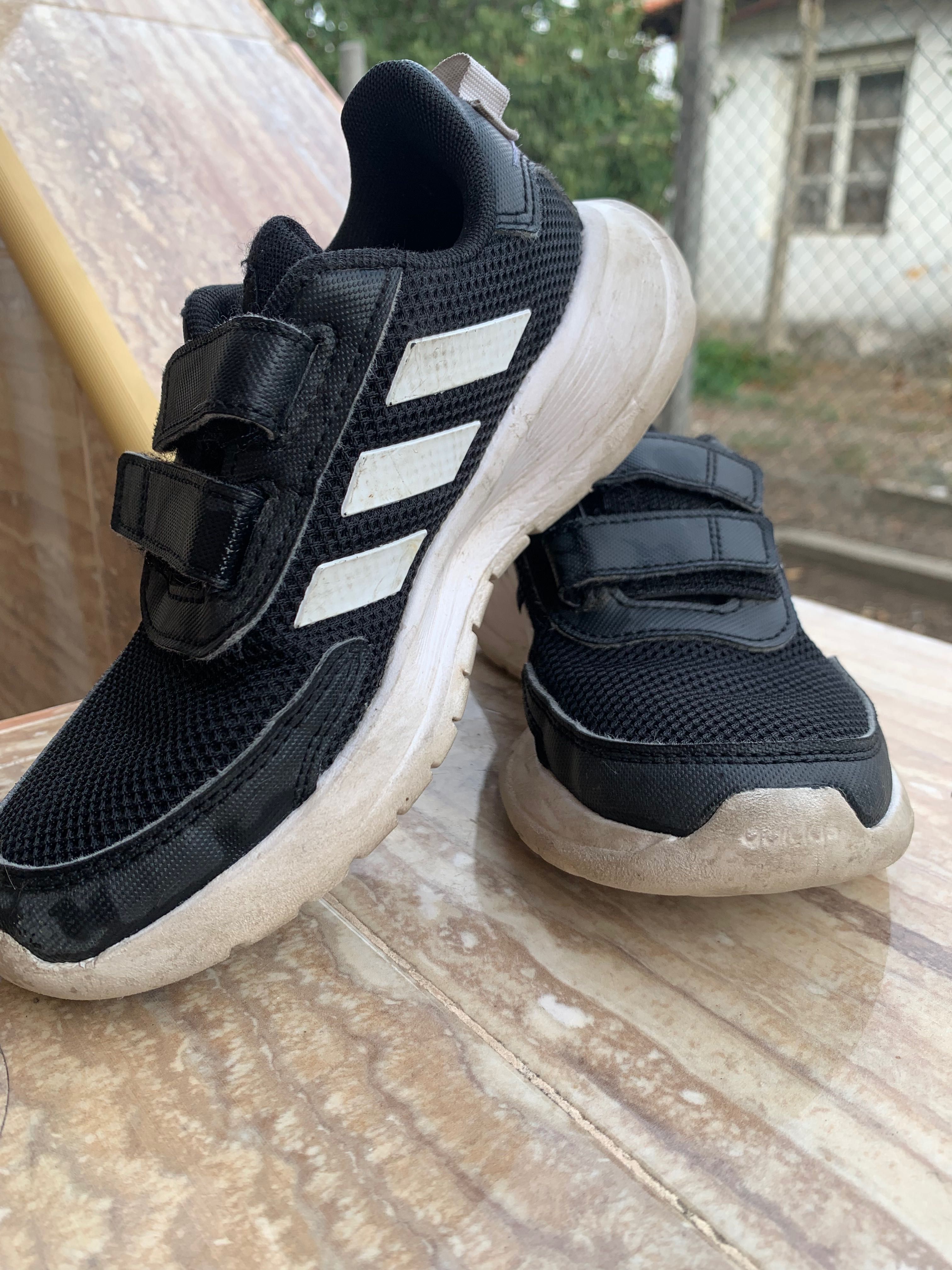 Продавам маратонки Adidas