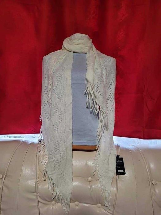 Eșarfe și fulare, sute de modele, preturi de la 3,5 lei, engross