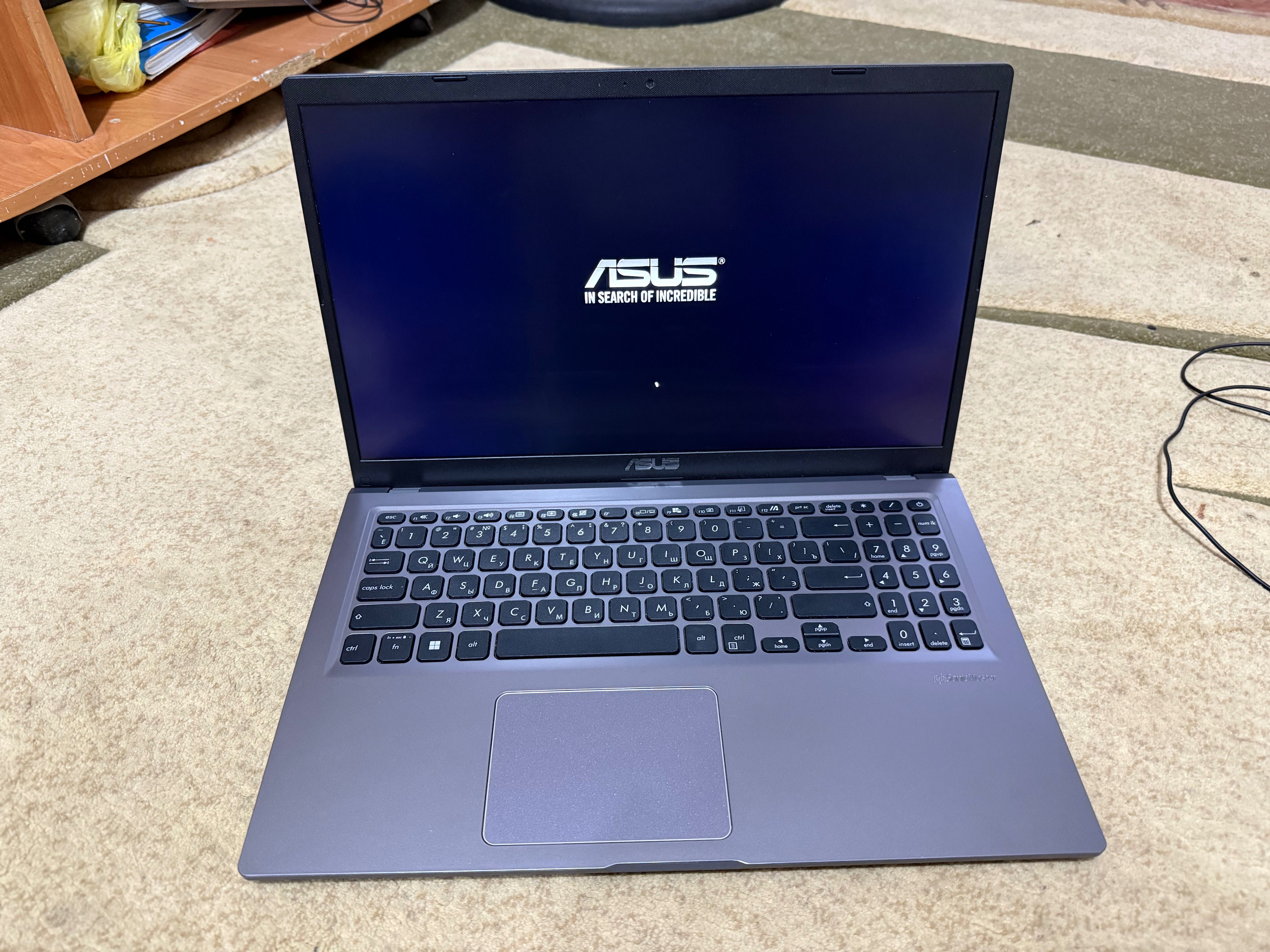 Ноутбук Asus в хорошем состоянии с коробкой 2022 года