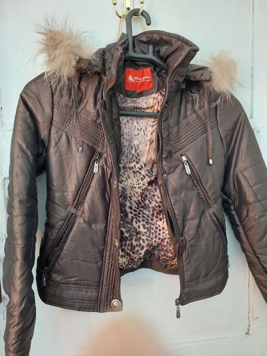 Продам куртку для девочки