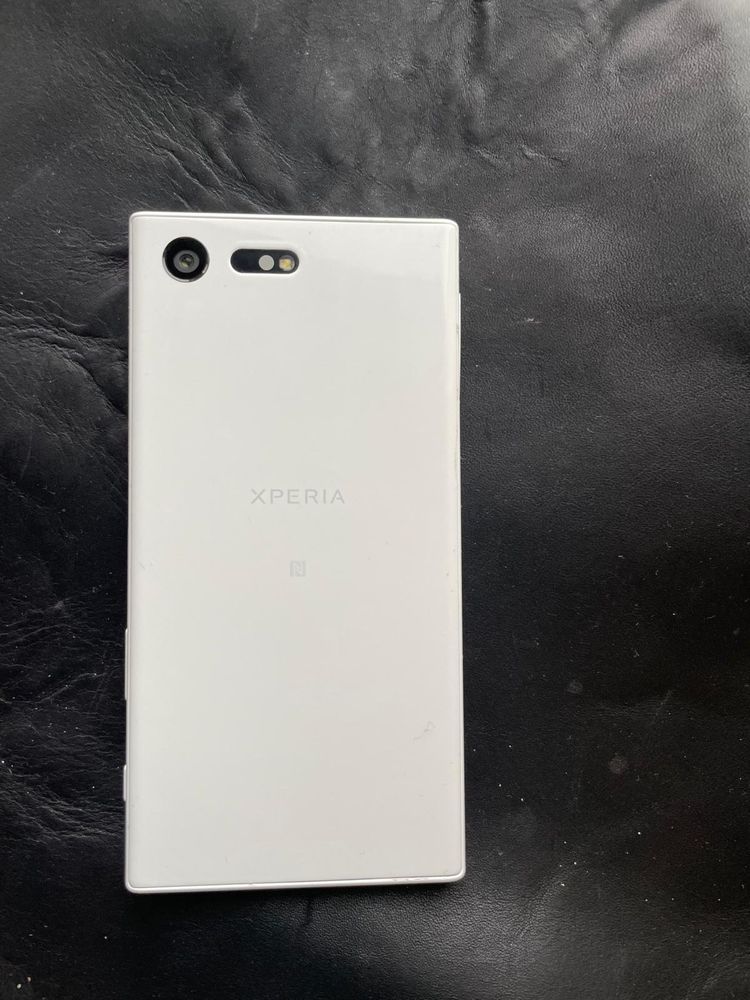 Sony Xperia X Compact 32gb ,3gb ram alb folosit stare impecabila!