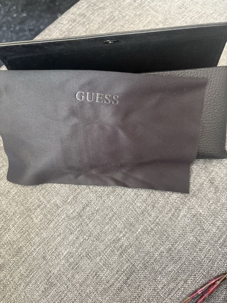 Слънчеви очила GUESS