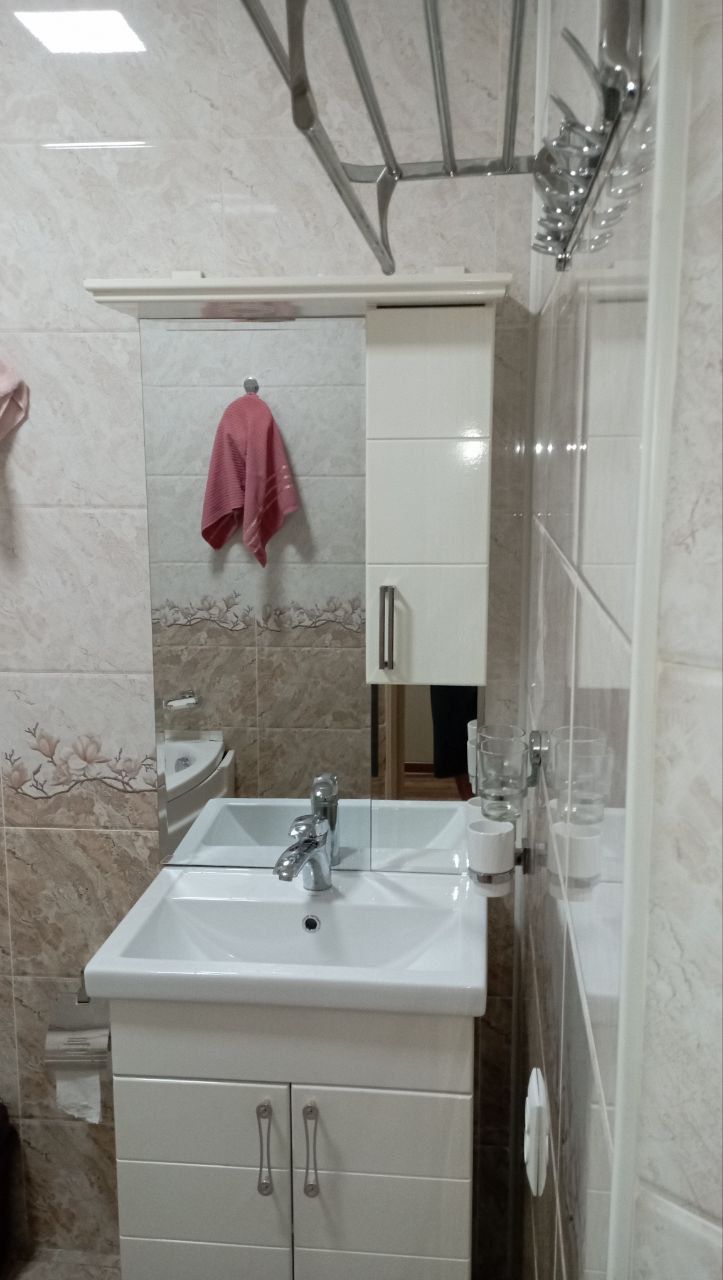 1/1/5 пр.ся,40 кв.м,подвал,с обстановкой,Яшнабад,Лисунова -1,49 900 уе