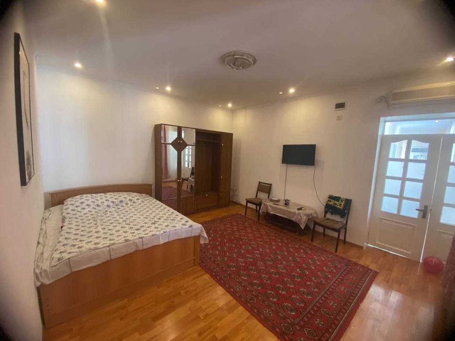 Продаётся Б/у 8 кроватей, 1 спальня и гостевой диван