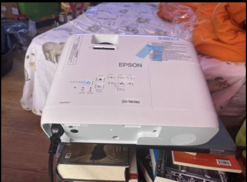 Epson EH-TW740 FHD Projector. proiectorul este nou ,