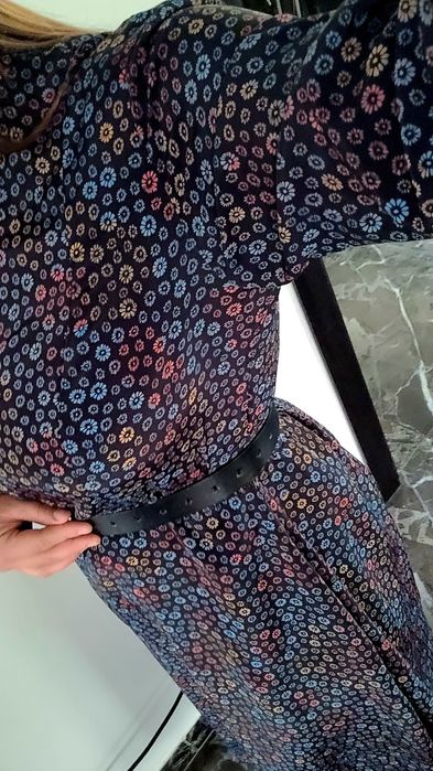 Vând rochie cu flori