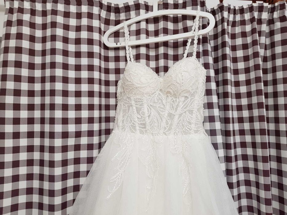 Rochie mireasa detalii simple