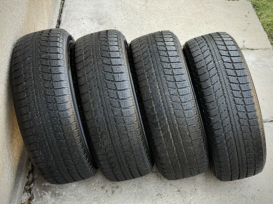 215|60 R17. Nitto SN3.