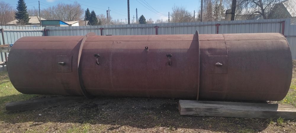 Продам металлическую емкость.