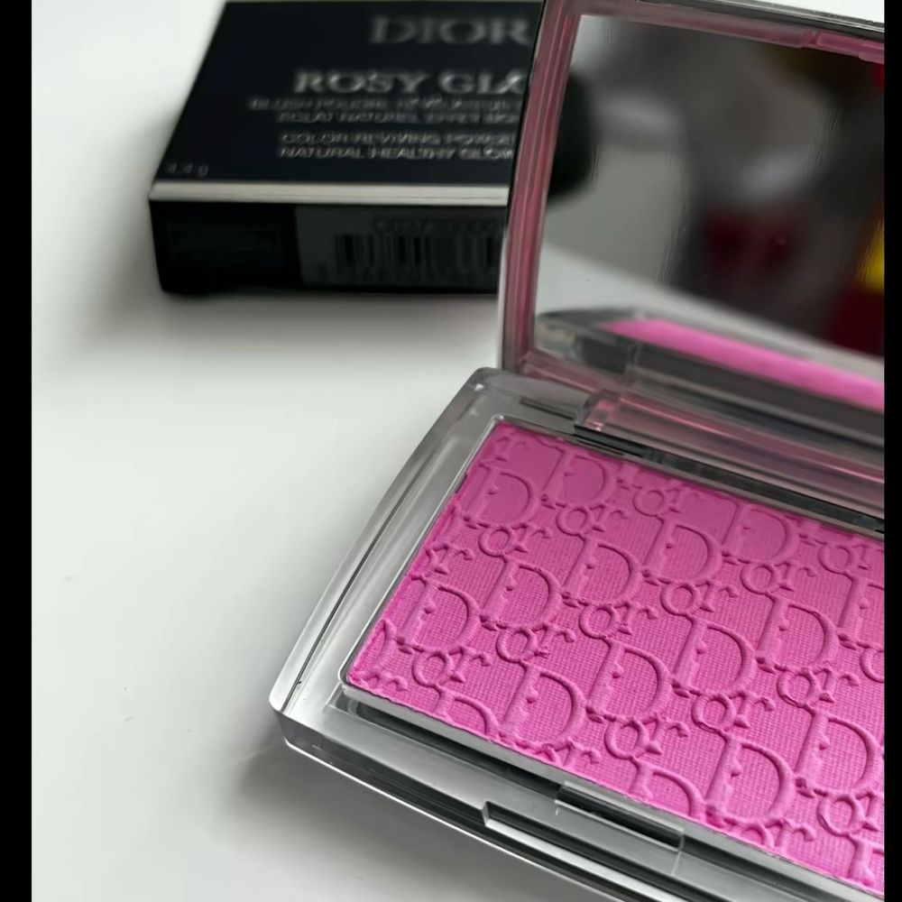 Чантички марка dior и гримове