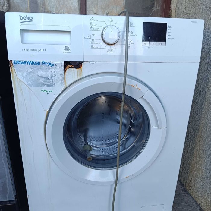 Продавам Работеща Пералня Beko