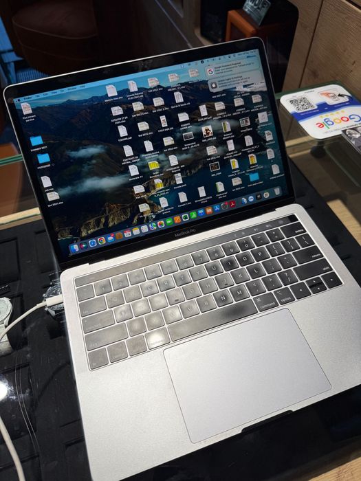 MacBook Pro 13-inch touch bar IntelCore i5 128 RAM 256GB