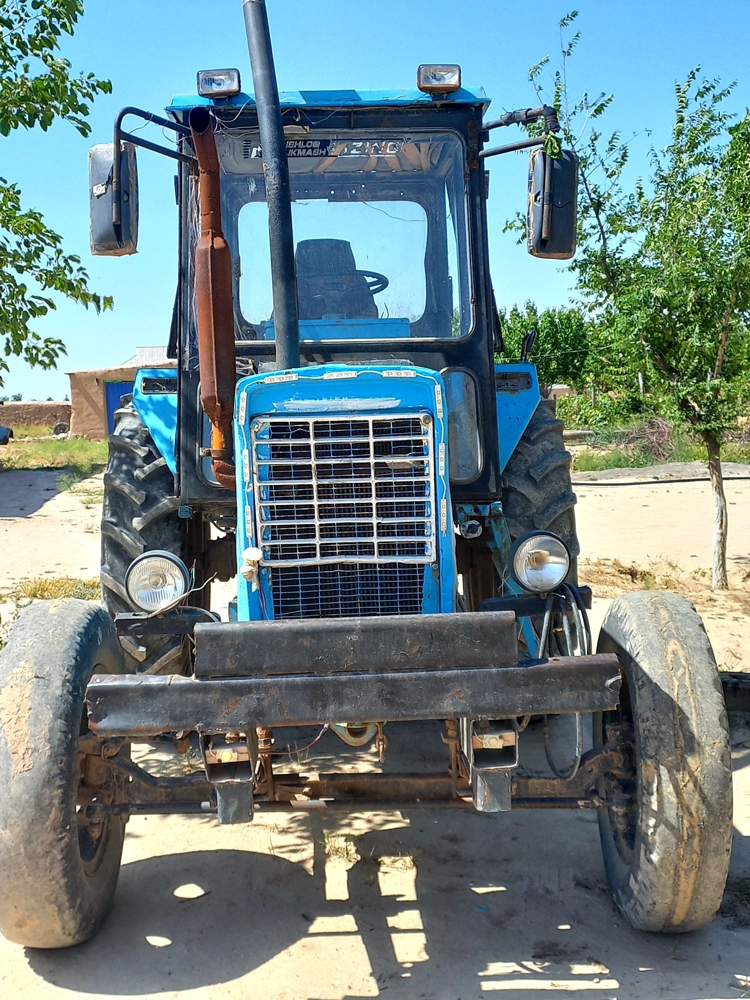 Traktor sotiladi
