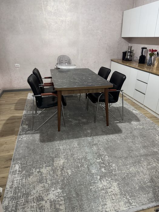 Ковер в хорошем состоянии