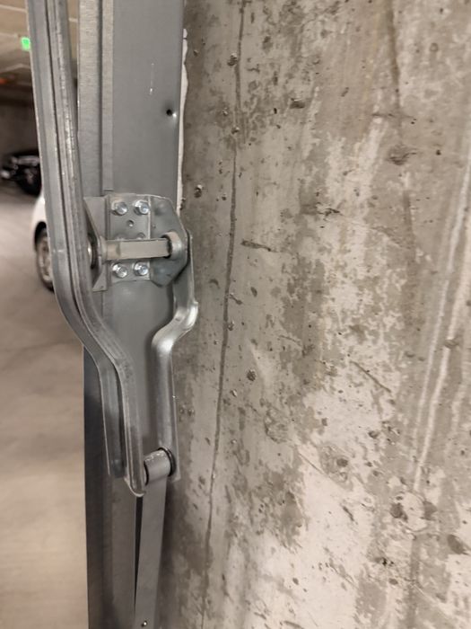 Гаражна врата неразличима от  нова