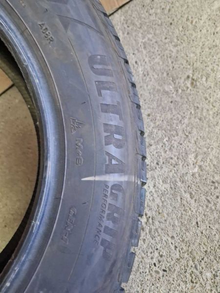 2 Goodyear R17 215/65/ 
зимни гуми 
DOT3018