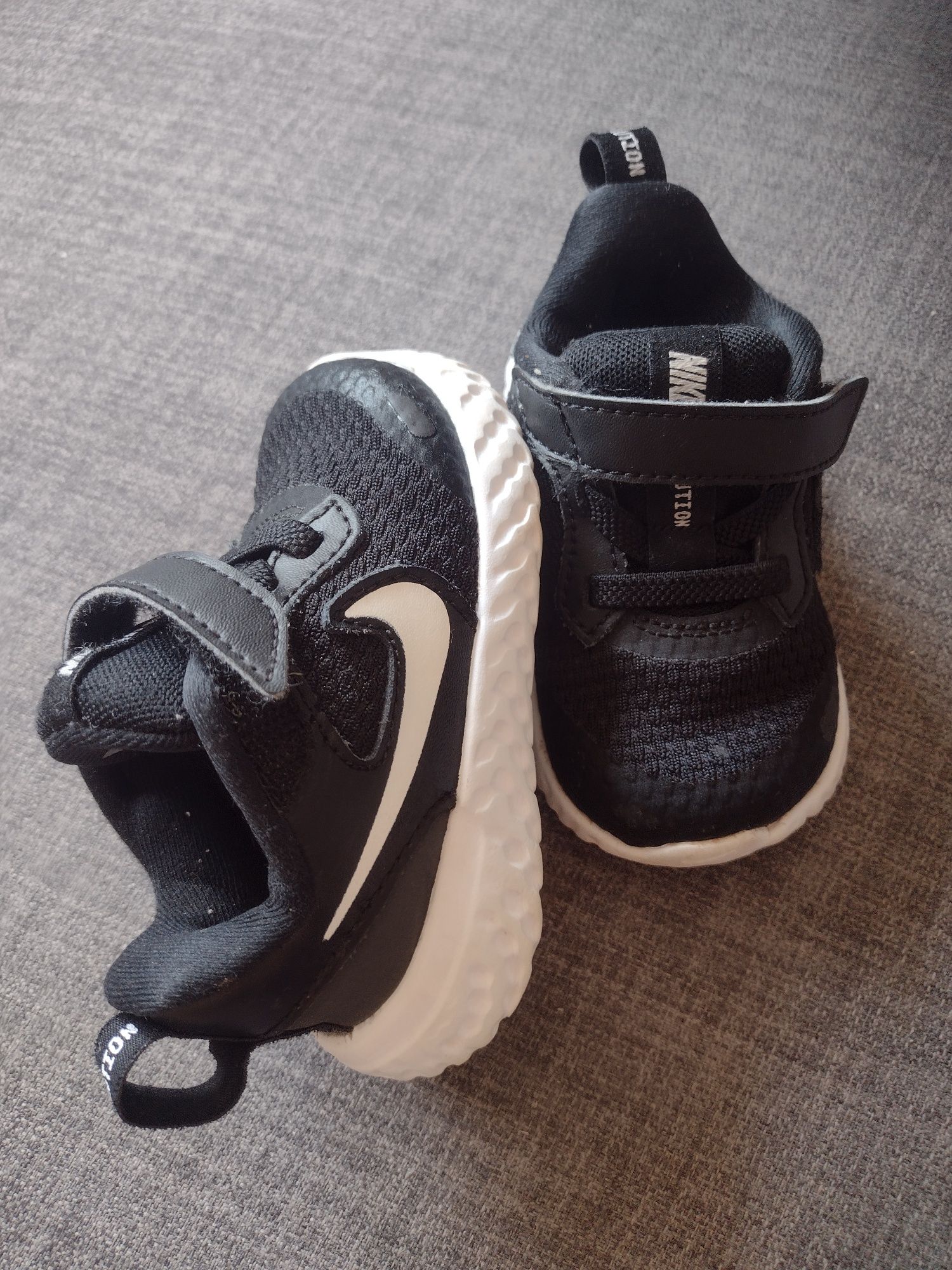 Adidași  negri Nike mărimea 19,5 cm