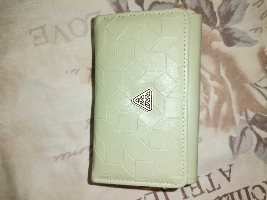 ново дамско портмоне