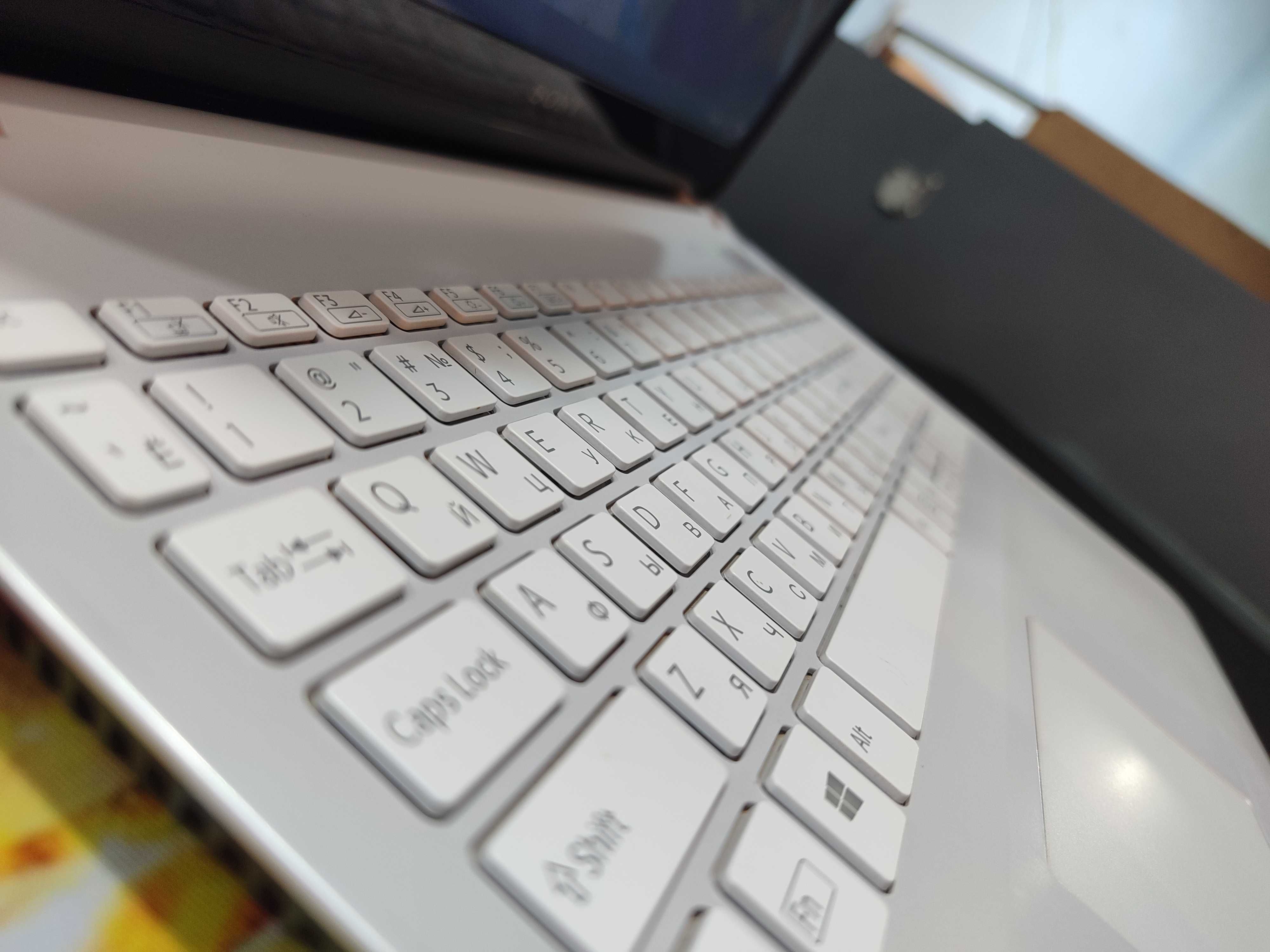 Ноутбук офисный SONY Intel Core i5-3337U